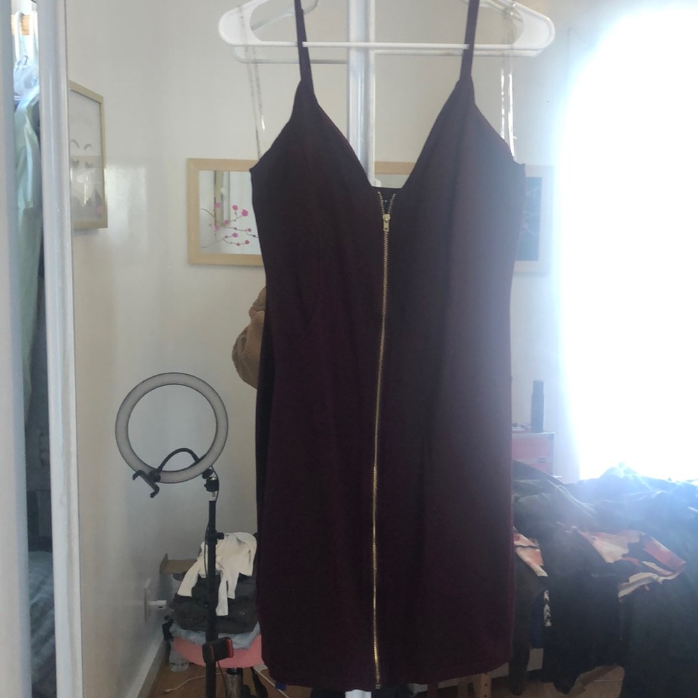 Spaghetti strap burgundy zip up dress